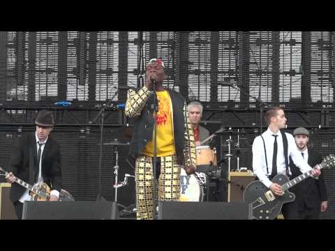 Jimmy Cliff & Tim Armstrong "The Harder They Come" @Coachella 2012