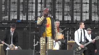 Jimmy Cliff &amp; Tim Armstrong &quot;The Harder They Come&quot; @Coachella 2012