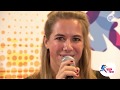Marieke van Ruitenbeek zingt 'Beek' op Radio Gelderland tijdens de Gelderse Top 100