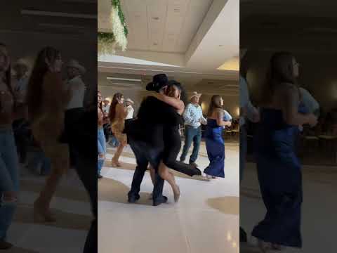Bailando la Chona #purobaile #bailando #banda #cumbia #norteño #baile #quinceañera #lachona