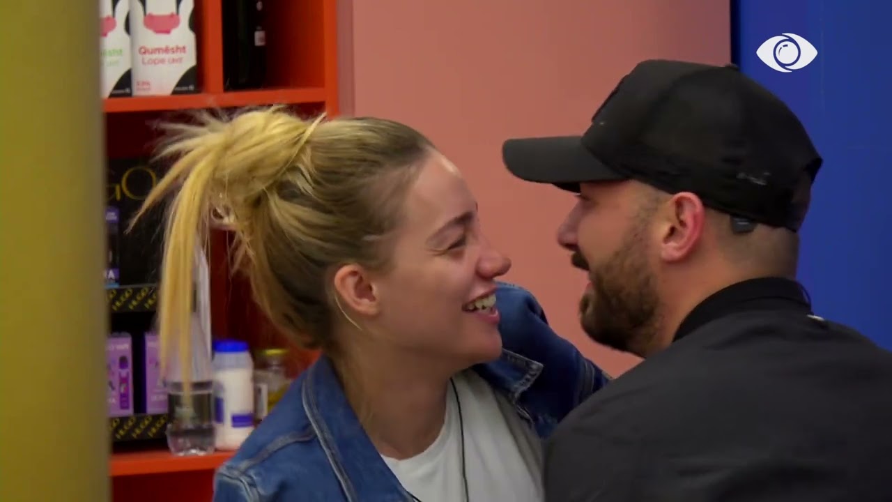 “Çfarë po kurdis?”/ Heidi dyshon se ka mision, Romeo: Ma jep pak buzën…