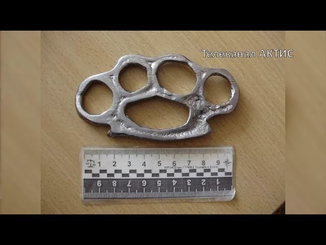 Юноша заявился в полицию с кастетами