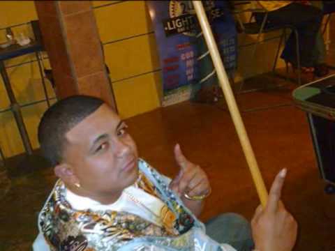 ANGELITO FT.WILLIE Y WESLY (LAS COSAS EN MI BARIO ESTAN CALIENTE0