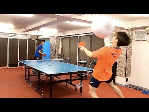世界一大きい卓球ボールで卓球やってみたら大惨事に...