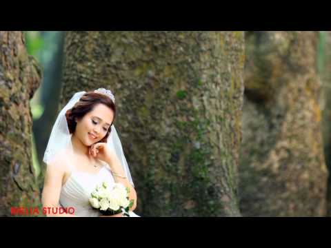 Thể hiện bởi Hạ Vy