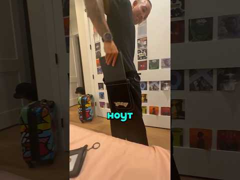 Отец нашел свои школьные джинсы, в которые помещается всё что угодно😅