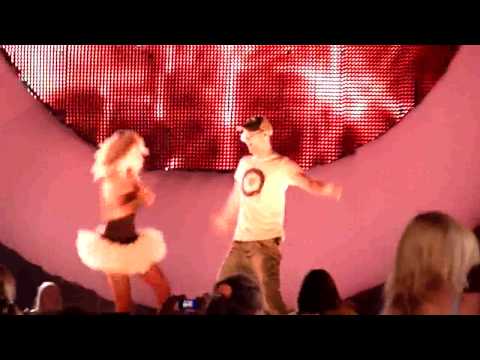 Robert M. feat. Nicco - Dance Hall Track