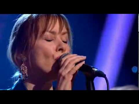 Suzanne Vega - Horizon (There Is A Road) at Folk Awards 2014