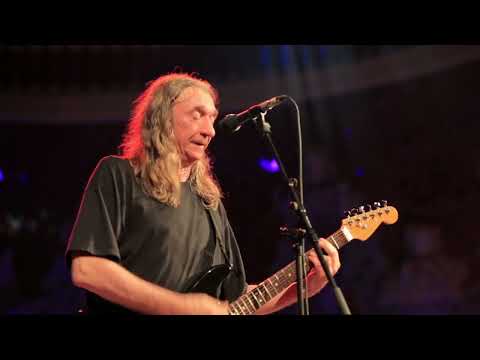 Video thumbnail for A Veces Cuesta Llegar al Estribillo (En directo Palau, 2011)