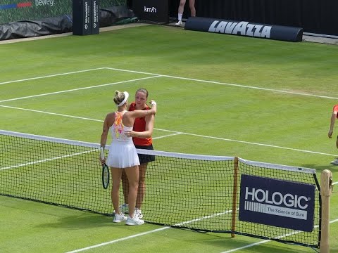 Tennis Jule Niemeier vs Marketa Vondrousova Drama Verletzung Spiel in Berlin 22 Juni 2023