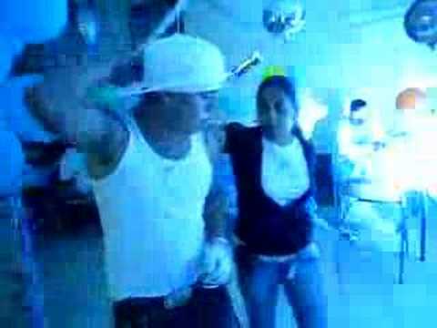 arturo de pesadilla bailando con la shorty