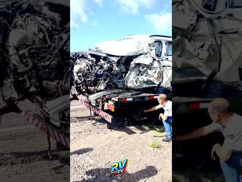 (( TRAGÉDIA NO RS )) Colisão frontal entre carro e caminhão MATA MÉDICA na RSC-287 em Candelária RS