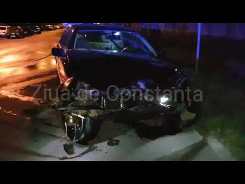 Constanța. Carambol rutier în fața Brigăzii 9 Mecanizate. Mașini făcute praf. Intersecția blocată