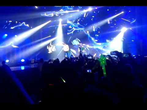 140607 SHINee - Ring Ding Dong - Music Bank in Brazil