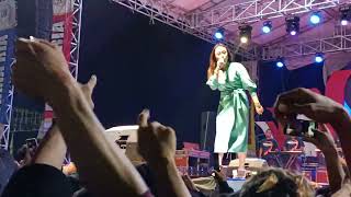 Download lagu Monalisa Full Senyum. ADELLA live sekaten Solo 16.10.2022 mp3