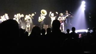 David Byrne & St. Vincent - I Should Watch TV