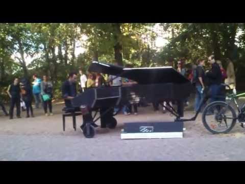 Street musicians at Alexanderplatz, Berlin