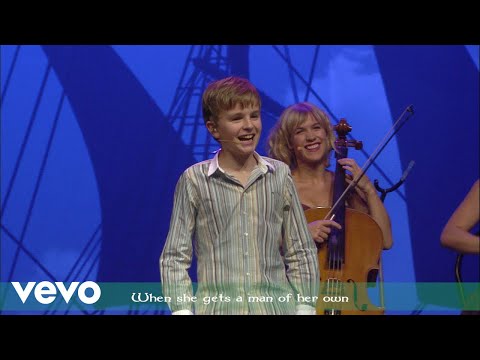 Clancy Brothers Medley (I'll Tell Me Ma / Courtin' In The Kitchen / The Irish Rover) (Live...