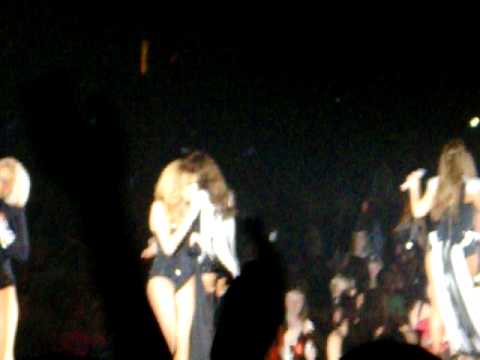 Girls Aloud Live - Broken Strings Part 2 HQ - Out of Control 2009