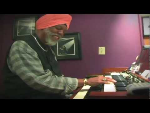 Dr. Lonnie Smith at Home - B3 Documentary