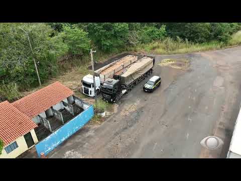 PRF apreende 97 m³ de madeira ilegal em Monte Santo do Tocantins.