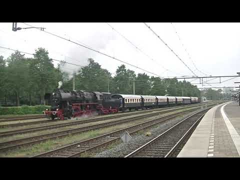 VSM 52 8139 met personentrein vertrekt van station Apeldoorn