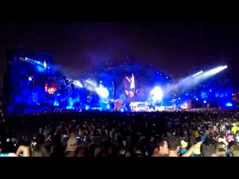 Tomorrowland 2014 | 3 are Legend (Stage dive Steve Aoki and Anthem 2014)