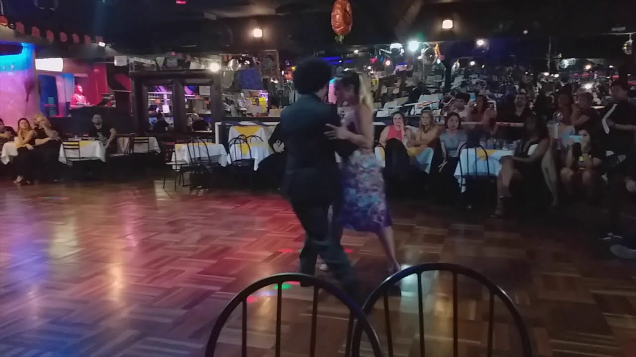 Vinicius Souza y Gaby Mataloni en Zais, São Paulo 1/3