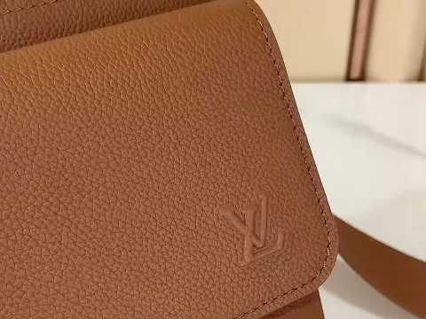 Louis Vuitton Boarding Messenger Bag M25981 Business