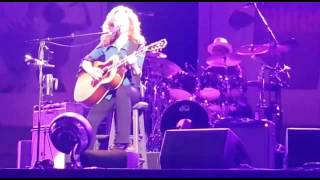 Bonnie Raitt performing &quot;Round and Round&quot; at Holland International Blues Festival Grolloo 2016