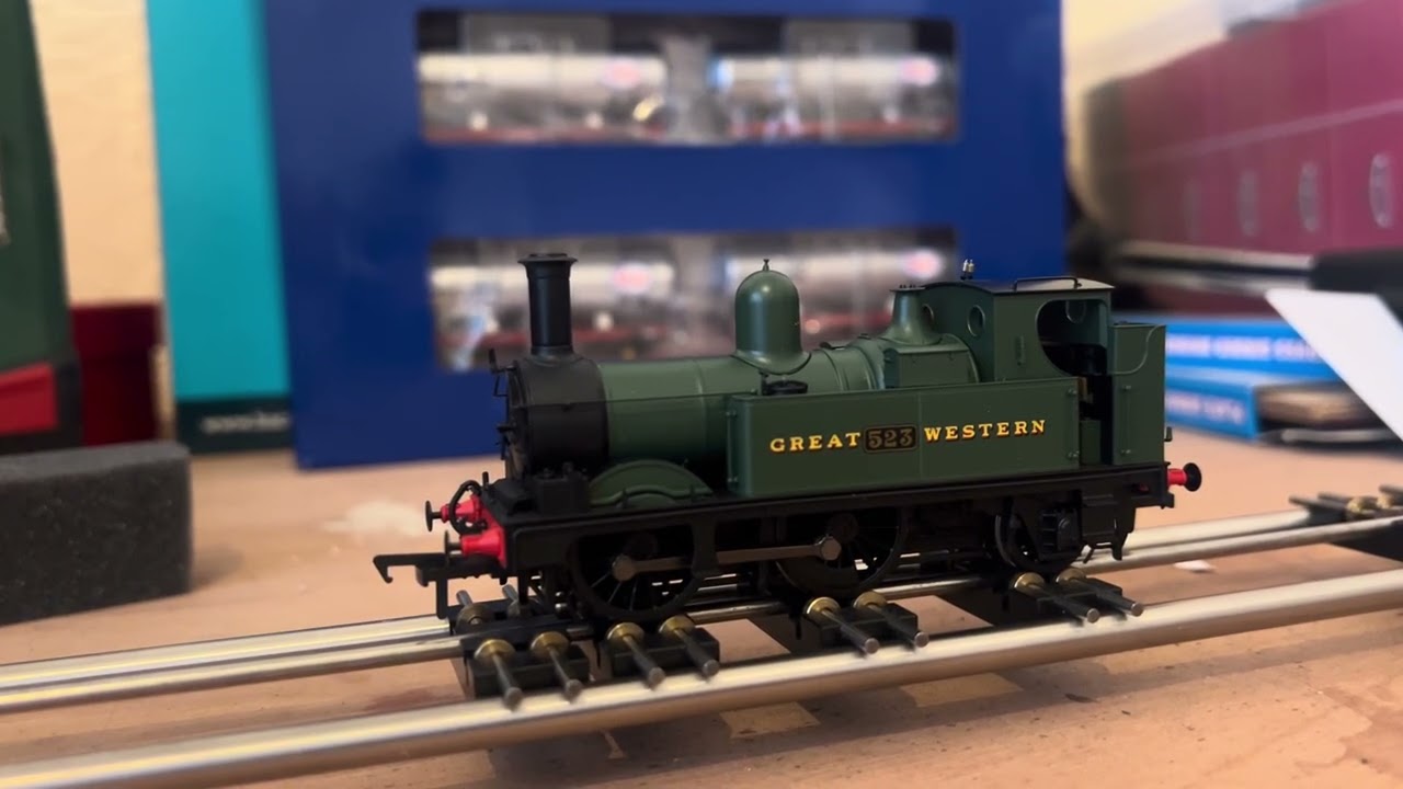 Dapol 517 class no 523