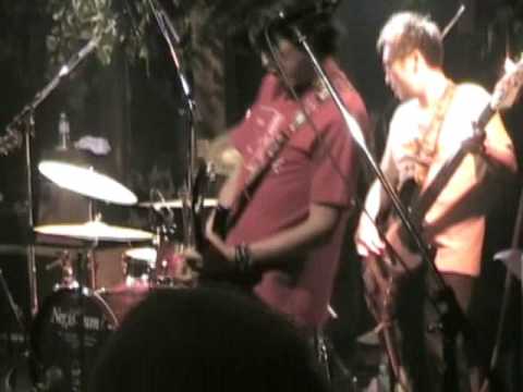 The Groovers vs Lucky Lips