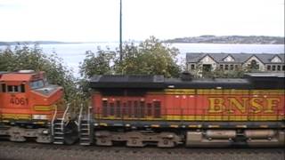preview picture of video 'Union Pacific & BNSF freight trains along Tacoma Waterfront'