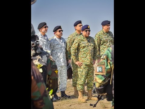 NAVAL CHIEF VISITS CREEKS