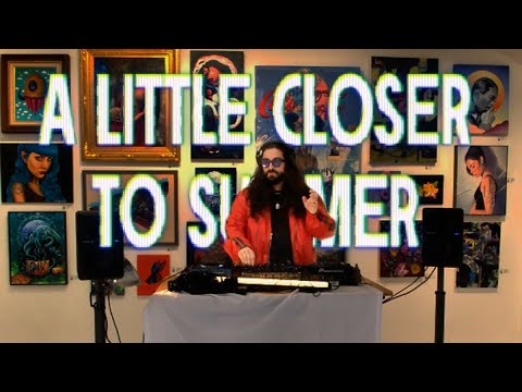 disco + house mix in an art gallery 🪩