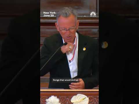 Bruce Springsteen pays tribute to Clive Davis at New York funeral