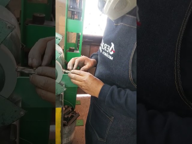 Vídeo relacionado con SEWOART Fresa Semirredonda De Acero De Carbono Para Afilar y Pulir Herramienta De Mano Para Metal y Madera Diseñada Para Uso Versátil y Duradero De Corte Medio