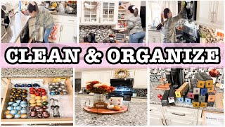 CLEAN WITH ME 2021 // CLEAN AND ORGANIZE WITH ME // KITCHEN CLEANING ROUTINE