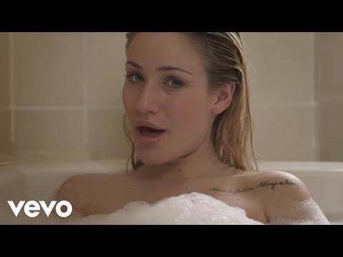 Megan - Sous ma peau (Clip officiel)