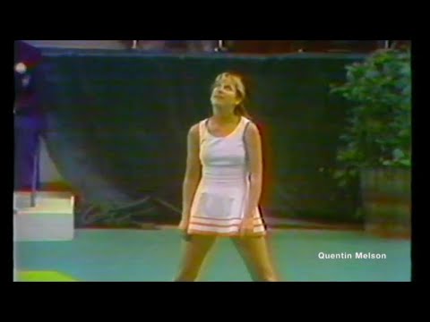 Evonne Goolagong Defeats Chris Evert at Virginia Slims Championship (April 17, 1976)