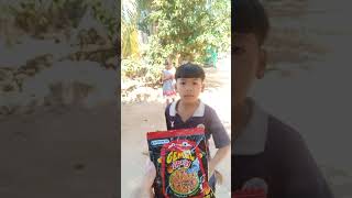 Download lagu Sharing chocolate candies crackers lollipop snacks #funny #viralvideo #snacks #shorts #viralshorts mp3