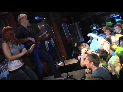 MNM 90's & 00's Café: 2 Fabiola - Lift u up