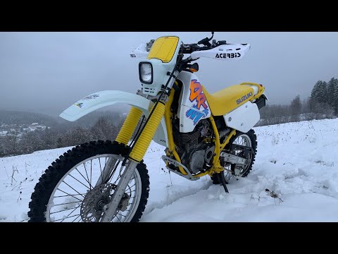 Eine DR350 „Jens Scheffler Replica“ für Classic Enduro (Rennen)