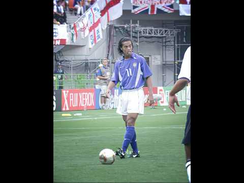 Ronaldinho vs England