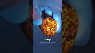 Por que essas pedras só brilham com luz UV? 🤔🔦 #curiosidades #fatoscuriosos #shorts