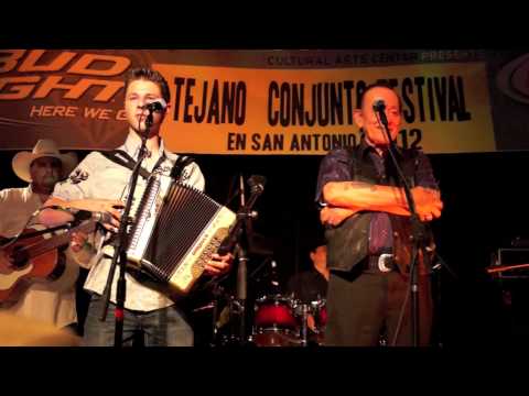 Flaco Jimenez and Dwayne Verheyden performing Lucerito De Mi Alma