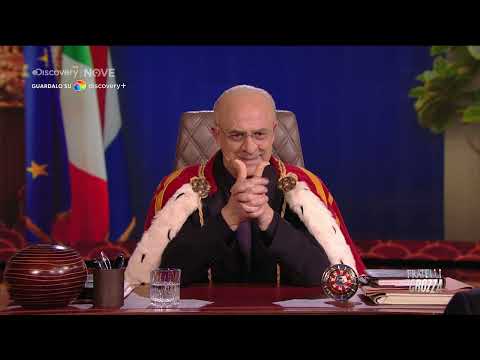 Crozza De Luca: “In Veneto fanno i raggi x, noi invece dobbiamo mettere la gente in controluce”