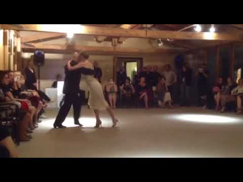 Chiara Del Savio y Jorge Firpo, El abrazo milonguero