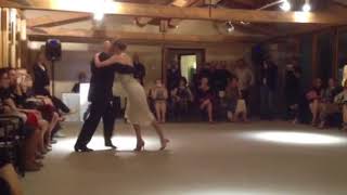 Chiara Del Savio y Jorge Firpo, El abrazo milonguero