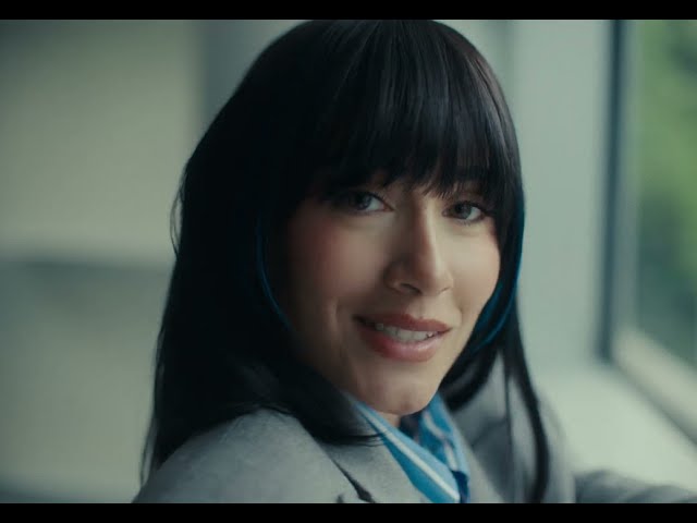 Video zu 'Sentimiento Natural' ansehen